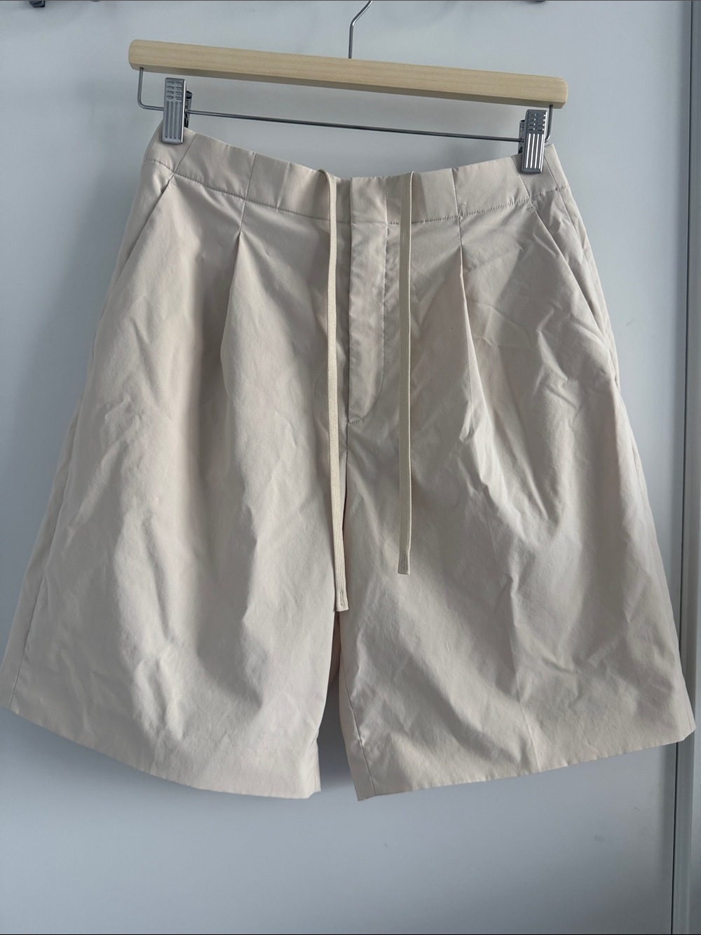 Uniqlo x Theory High-Waist Cream Drawstring Pleated Shorts